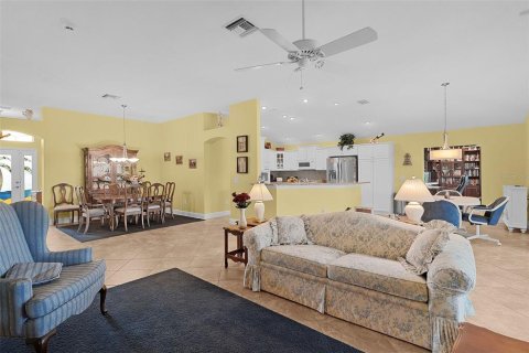 Casa en venta en The Villages, Florida, 3 dormitorios, 229 m2 № 1914965 - foto 12