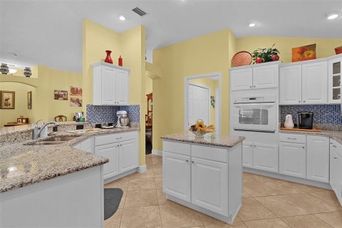 Casa en venta en The Villages, Florida, 3 dormitorios, 229 m2 № 1914965 - foto 13