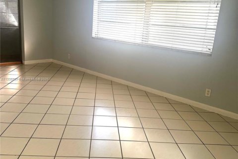 Copropriété à louer à Hollywood, Floride: 1 chambre, 57.6 m2 № 1957090 - photo 9