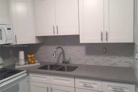 Copropriété à louer à Hollywood, Floride: 1 chambre, 57.6 m2 № 1957090 - photo 3