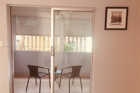 Copropriété à louer à Hollywood, Floride: 1 chambre, 57.6 m2 № 1957090 - photo 4