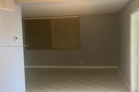 Copropriété à louer à Hollywood, Floride: 1 chambre, 57.6 m2 № 1957090 - photo 8