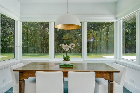 House in Coral Gables, Florida 6 bedrooms, 609.62 sq.m. № 1893330 - photo 14
