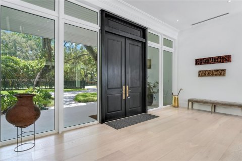 House in Coral Gables, Florida 6 bedrooms, 609.62 sq.m. № 1893330 - photo 4