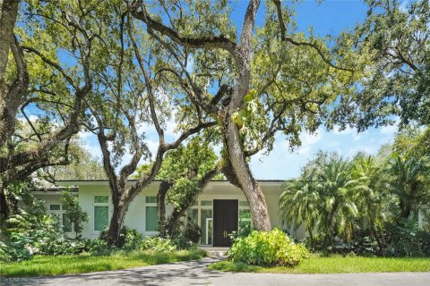 House in Coral Gables, Florida 6 bedrooms, 609.62 sq.m. № 1893330 - photo 1