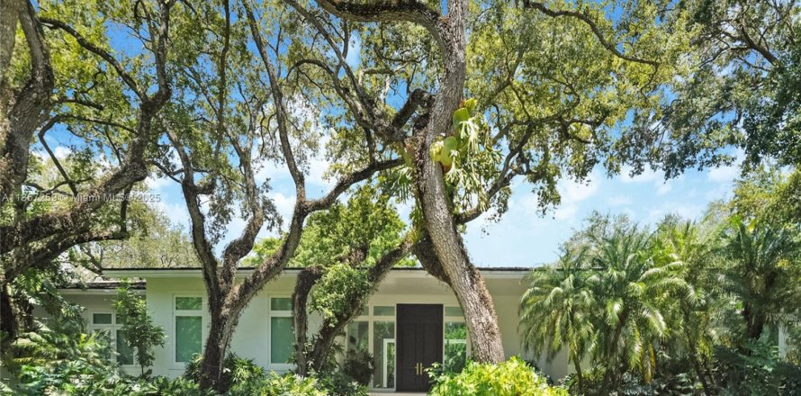 House in Coral Gables, Florida 6 bedrooms, 609.62 sq.m. № 1893330