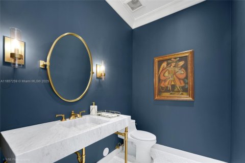 House in Coral Gables, Florida 6 bedrooms, 609.62 sq.m. № 1893330 - photo 18