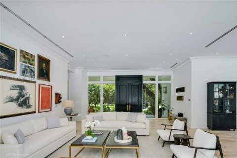House in Coral Gables, Florida 6 bedrooms, 609.62 sq.m. № 1893330 - photo 8