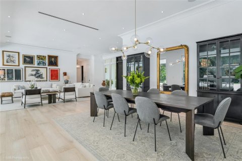 House in Coral Gables, Florida 6 bedrooms, 609.62 sq.m. № 1893330 - photo 6