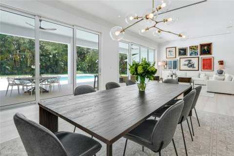 House in Coral Gables, Florida 6 bedrooms, 609.62 sq.m. № 1893330 - photo 10