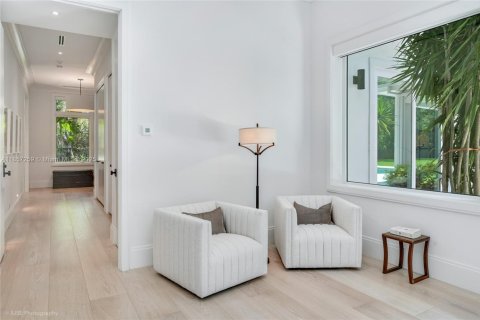 House in Coral Gables, Florida 6 bedrooms, 609.62 sq.m. № 1893330 - photo 25