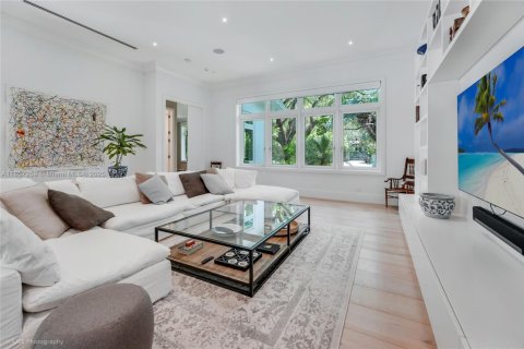 House in Coral Gables, Florida 6 bedrooms, 609.62 sq.m. № 1893330 - photo 12