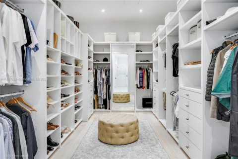 House in Coral Gables, Florida 6 bedrooms, 609.62 sq.m. № 1893330 - photo 26