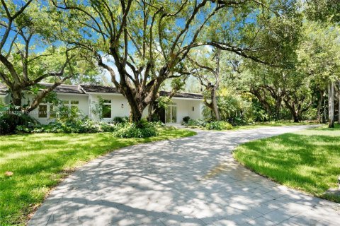 House in Coral Gables, Florida 6 bedrooms, 609.62 sq.m. № 1893330 - photo 2