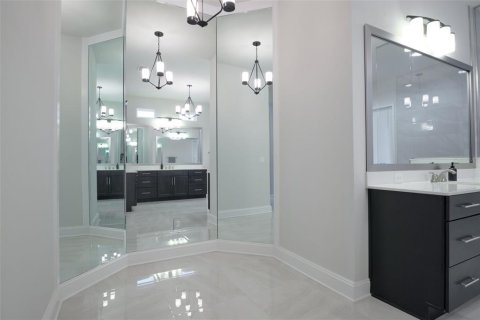 House in Gainesville, Florida 4 bedrooms, 301.1 sq.m. № 1808567 - photo 18