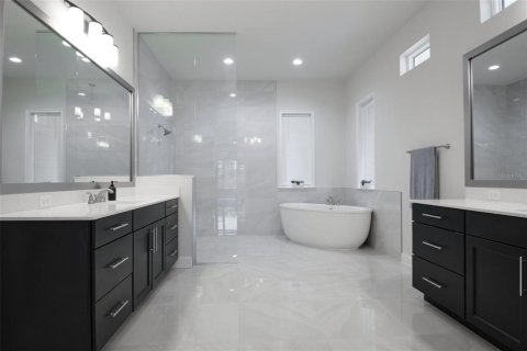 House in Gainesville, Florida 4 bedrooms, 301.1 sq.m. № 1808567 - photo 17