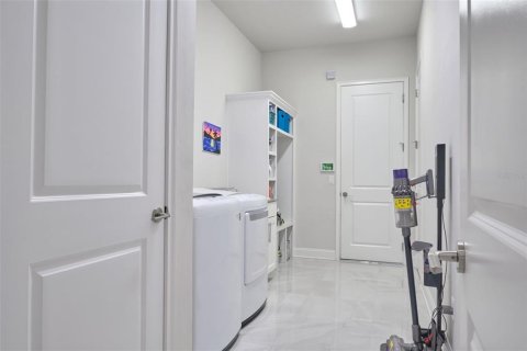 House in Gainesville, Florida 4 bedrooms, 301.1 sq.m. № 1808567 - photo 24