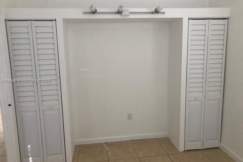 Townhouse in Homestead, Florida 4 bedrooms, 132.2 sq.m. № 2056424 - photo 19