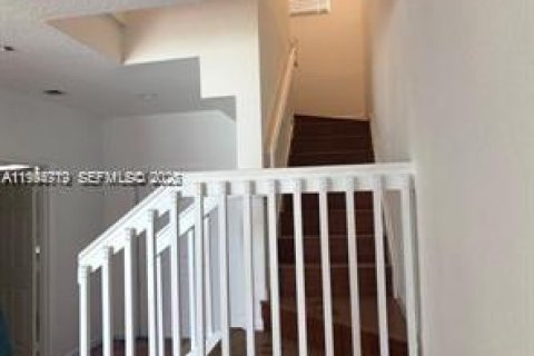 Townhouse in Homestead, Florida 4 bedrooms, 132.2 sq.m. № 2056424 - photo 6
