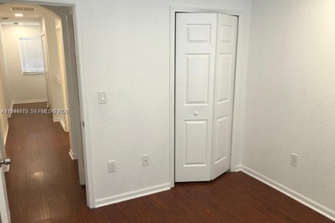 Townhouse in Homestead, Florida 4 bedrooms, 132.2 sq.m. № 2056424 - photo 18