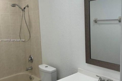 Townhouse in Homestead, Florida 4 bedrooms, 132.2 sq.m. № 2056424 - photo 21