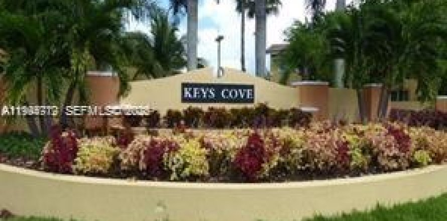 Townhouse in Homestead, Florida 4 bedrooms, 132.2 sq.m. № 2056424