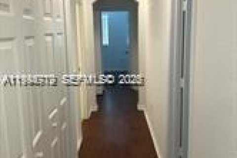 Townhouse in Homestead, Florida 4 bedrooms, 132.2 sq.m. № 2056424 - photo 12