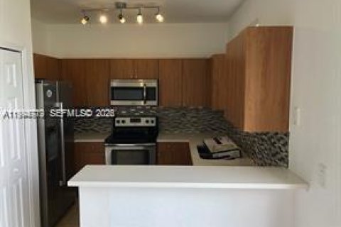 Townhouse in Homestead, Florida 4 bedrooms, 132.2 sq.m. № 2056424 - photo 8