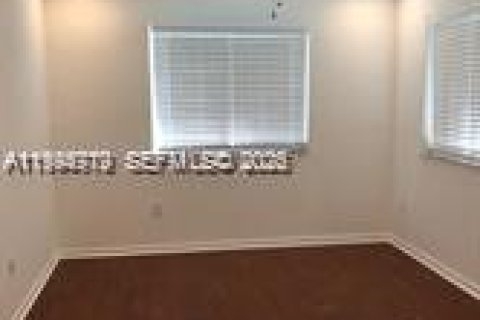 Townhouse in Homestead, Florida 4 bedrooms, 132.2 sq.m. № 2056424 - photo 14