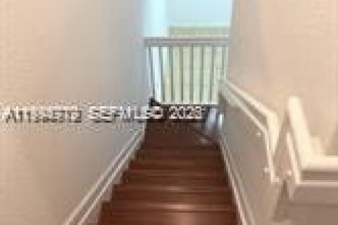 Townhouse in Homestead, Florida 4 bedrooms, 132.2 sq.m. № 2056424 - photo 7