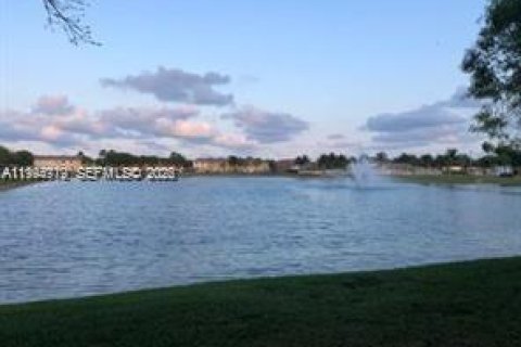 Townhouse in Homestead, Florida 4 bedrooms, 132.2 sq.m. № 2056424 - photo 5