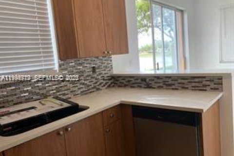 Townhouse in Homestead, Florida 4 bedrooms, 132.2 sq.m. № 2056424 - photo 9