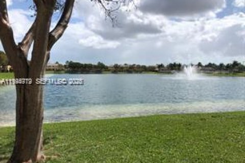 Townhouse in Homestead, Florida 4 bedrooms, 132.2 sq.m. № 2056424 - photo 3