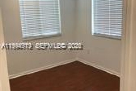 Townhouse in Homestead, Florida 4 bedrooms, 132.2 sq.m. № 2056424 - photo 11