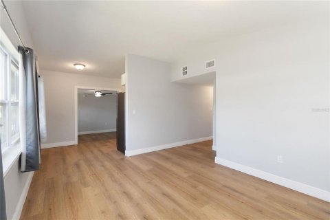 House in Orlando, Florida 3 bedrooms, 93.55 sq.m. № 2096354 - photo 7