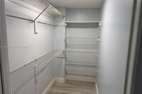 Copropriété à louer à Miami, Floride: 3 chambres, 96.62 m2 № 2042825 - photo 8