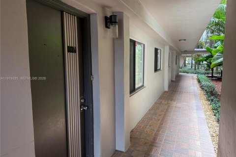 Copropriété à louer à Miami, Floride: 3 chambres, 96.62 m2 № 2042825 - photo 4