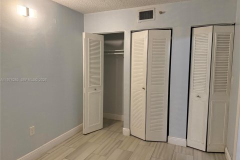 Copropriété à louer à Miami, Floride: 3 chambres, 96.62 m2 № 2042825 - photo 12