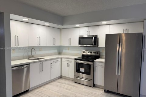 Copropriété à louer à Miami, Floride: 3 chambres, 96.62 m2 № 2042825 - photo 6