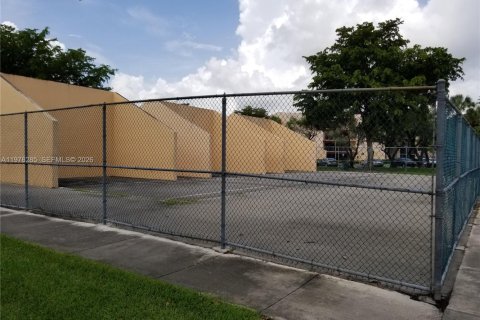 Copropriété à louer à Miami, Floride: 3 chambres, 96.62 m2 № 2042825 - photo 14