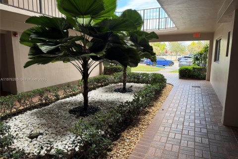 Copropriété à louer à Miami, Floride: 3 chambres, 96.62 m2 № 2042825 - photo 2