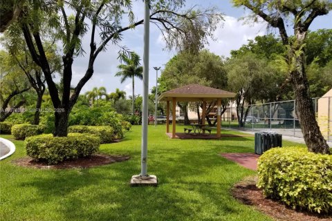 Copropriété à louer à Miami, Floride: 3 chambres, 96.62 m2 № 2042825 - photo 16