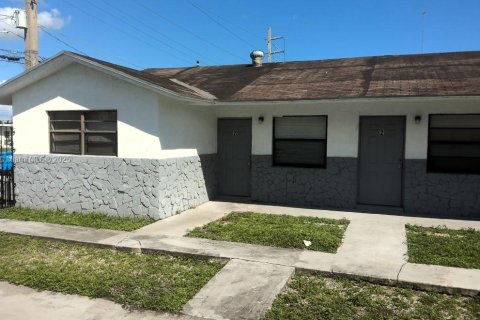 Casa en alquiler en West Park, Florida, 3 dormitorios, 209.03 m2 № 1948232 - foto 1