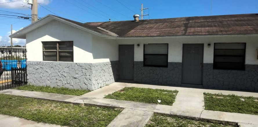 Casa en West Park, Florida 3 dormitorios, 209.03 m2 № 1948232