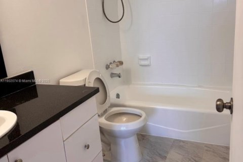 Copropriété à vendre à North Miami, Floride: 2 chambres, 117.06 m2 № 2012291 - photo 20