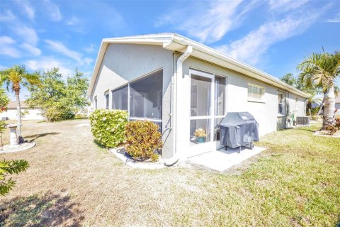 House in Punta Gorda, Florida 2 bedrooms, 128.76 sq.m. № 2393432 - photo 7