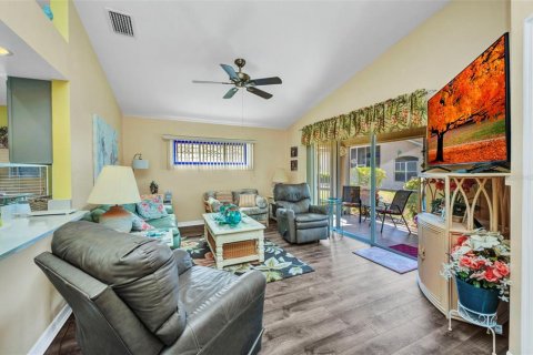 House in Punta Gorda, Florida 2 bedrooms, 128.76 sq.m. № 2393432 - photo 4