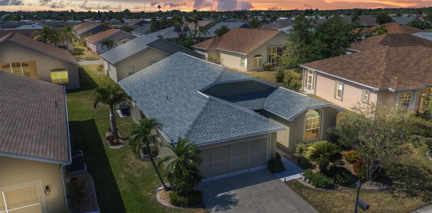 House in Punta Gorda, Florida 2 bedrooms, 128.76 sq.m. № 2393432