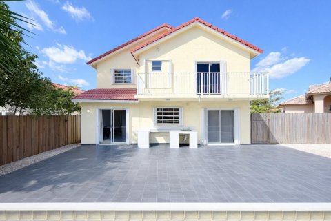 House in Miami, Florida 4 bedrooms, 186.18 sq.m. № 2025698 - photo 9