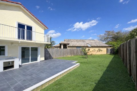 House in Miami, Florida 4 bedrooms, 186.18 sq.m. № 2025698 - photo 10